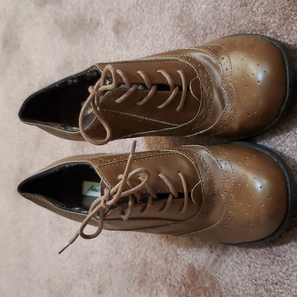 Really cute American Eagle shoes size 8